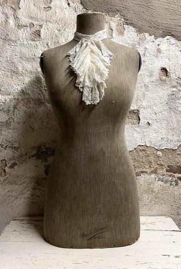 Brocante oude paspop Buste Gerards Paris beschikbaar voor biedingen