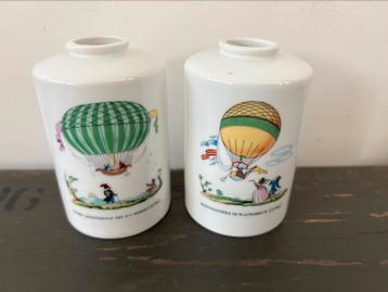 Twee kleine vaasjes met luchtballonnen van Veritable Limoges beschikbaar voor biedingen