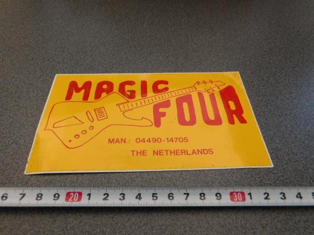sticker Sittard  MAGIC FOUR muziek 04490-14705, Verzamelen, Stickers, Zo goed als nieuw, Ophalen