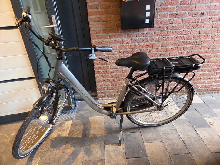 Elektrische Talent Damesfiets - Zeer weinig gebuikt, Fietsen en Brommers, Elektrische fietsen, Gebruikt, Giant, 51 tot 55 cm, 30 tot 50 km per accu