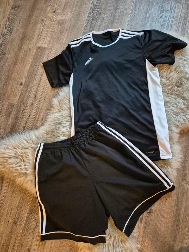 Aeroready Adidas sportset shirt maat S broek maat M, Kleding | Heren, Sportkleding, Zo goed als nieuw, Voetbal, Zwart, Ophalen