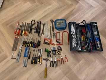 Grote partij gereedschap en gereedschapskist.             beschikbaar voor biedingen