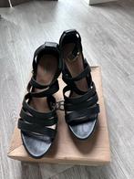 Uggs leren sandalen met sleehak - maat 40, Ophalen of Verzenden, Zo goed als nieuw, Zwart, Sandalen of Muiltjes