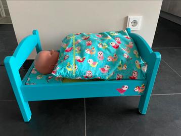 Poppenbedje incl pop beschikbaar voor biedingen