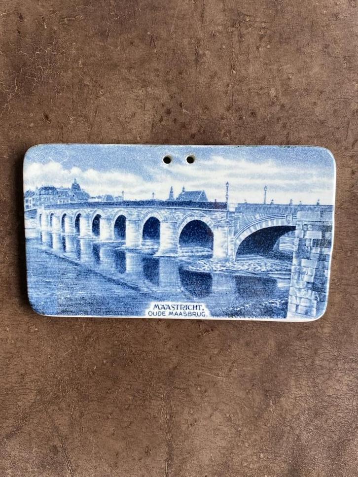 Maastricht Mestreech tegeltjes Vrijthof & Sint Servaasbrug, Antiek en Kunst, Antiek | Wandborden en Tegels, Ophalen of Verzenden