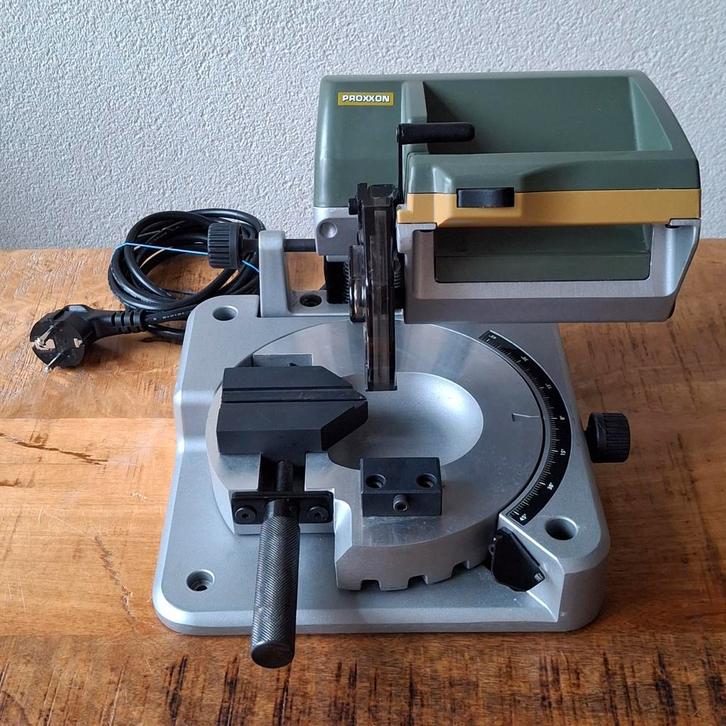Proxxon Fet Afkortzaag - Precisie voor Modelbouw, Doe-het-zelf en Verbouw, Gereedschap | Zaagmachines, Zo goed als nieuw, Afkortzaag