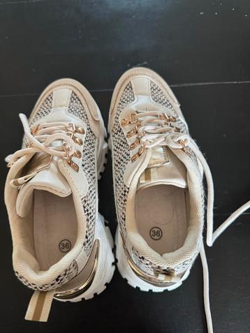 Witte Sneakers Maat 36 beschikbaar voor biedingen