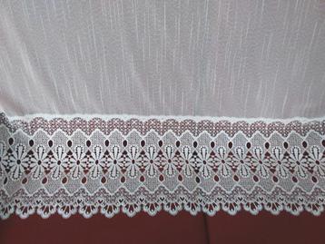 3 Witte vitragestroken (1 van 50 cm h en 2 van 44 cm hoog). beschikbaar voor biedingen