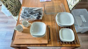 Complete serviesset plus bestek van Ikea, praktisch nieuw! beschikbaar voor biedingen