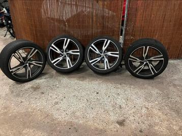 Volvo 22 inch velgen met banden beschikbaar voor biedingen