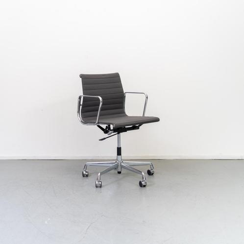 4x Vitra Eames EA 117 Bureaustoel Grijs Hopsak - Chroom, Huis en Inrichting, Bureaustoelen, Zo goed als nieuw, Bureaustoel, Grijs