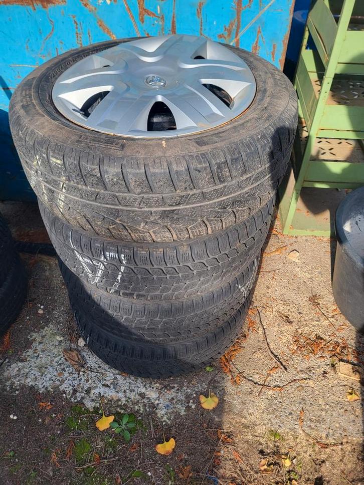 Winterbanden Toyota Avensis 205/60R16, Auto-onderdelen, Banden en Velgen, Banden en Velgen, Winterbanden, 16 inch, 205 mm, Personenwagen