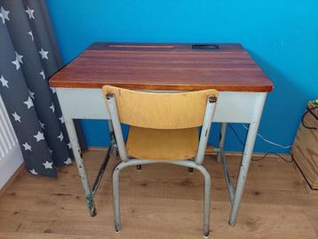 Vintage retro bureau - lessenaar beschikbaar voor biedingen