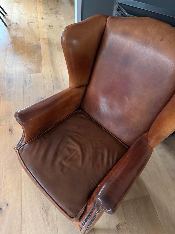 Vintage Cognac Bruine Oorstoel, Huis en Inrichting, Fauteuils, Gebruikt, Leer, 50 tot 75 cm, Minder dan 75 cm, Ophalen of Verzenden