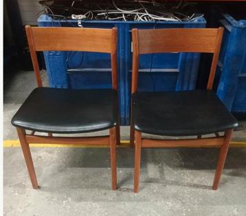 2 Vintage Formule teak stoelen samen 125 euro beschikbaar voor biedingen