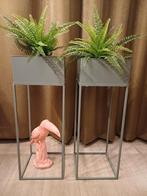 Grijs metalen plantenstandaarden 2 stuks, Huis en Inrichting, Woonaccessoires | Zuilen en Pilaren, Ophalen, Zo goed als nieuw