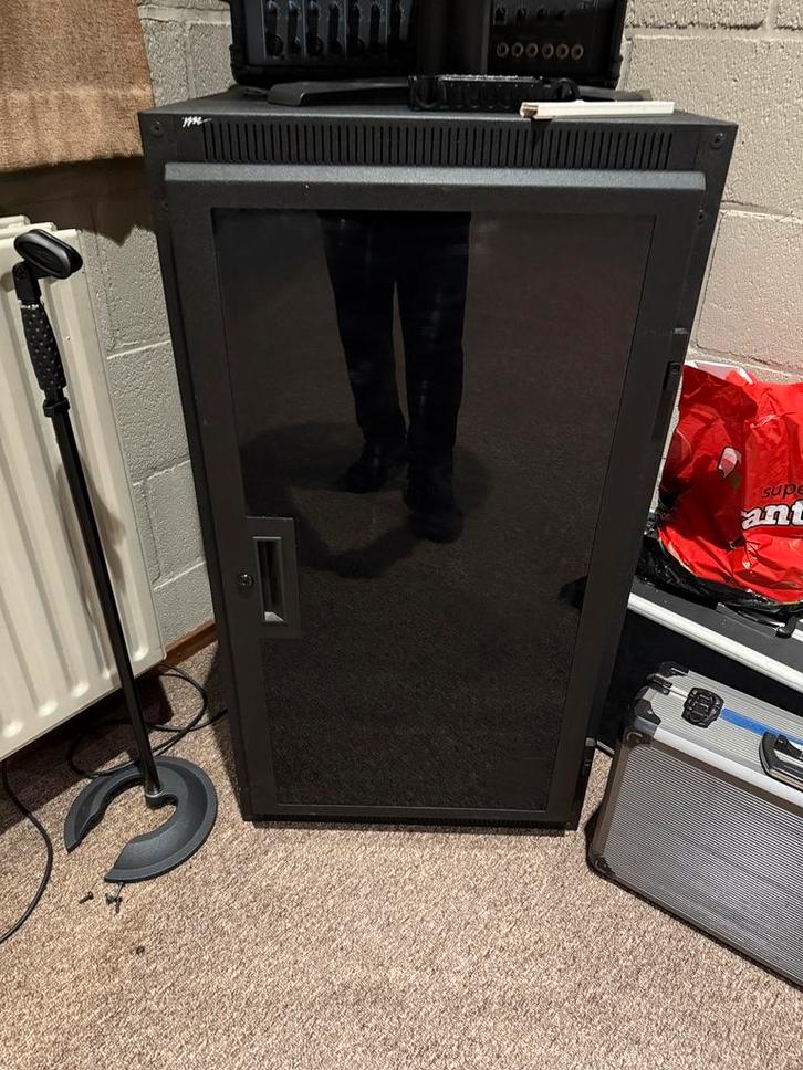 Serverkast met eventueel audioinhoud, Computers en Software, Serverkasten, Zo goed als nieuw, Ophalen