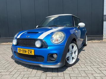 Mini Cooper S Chilli OrgNl JCW Pakket! Aut/Leer/Nap ZrMooi beschikbaar voor biedingen