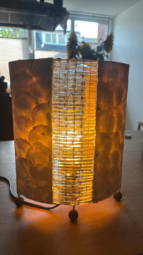Tafellamp, handgemaakt met white capiz schelpen en glas, Huis en Inrichting, Lampen | Tafellampen, Zo goed als nieuw, Minder dan 50 cm