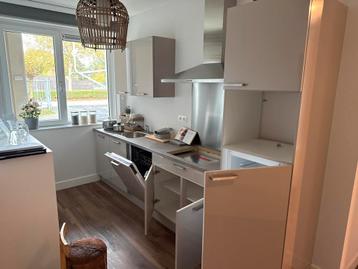 Nieuwe showroomkeuken Etna apparatuur beschikbaar voor biedingen