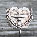 Revers speld Stoottroepen jaren ‘50/‘60 verzilverd, Ophalen of Verzenden, Landmacht, Nederland, Embleem of Badge