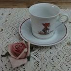 Vintage porseleinen kop en schotel met kabouter en rups, Huis en Inrichting, Keuken | Servies, Ophalen of Verzenden, Zo goed als nieuw