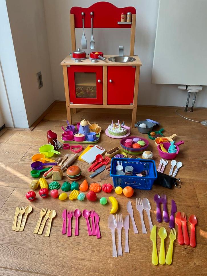 Speelgoedkeuken totaalset met 2 kookschorten en kookspullen, Kinderen en Baby's, Speelgoed | Speelkeukens, Gebruikt, Speelkeuken