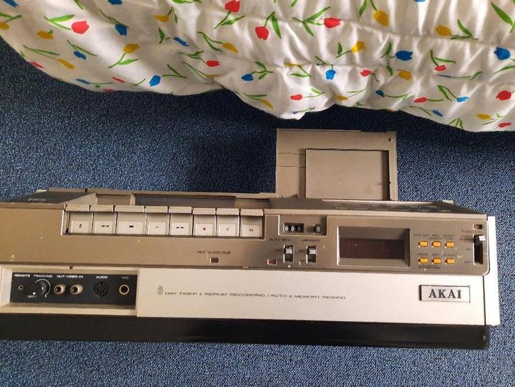 MOET WEG AKAI VINTAGE VHS VIDEORECORDER VS 9700 EG, Audio, Tv en Foto, Vintage Televisies, Gebruikt, Overige merken, Ophalen