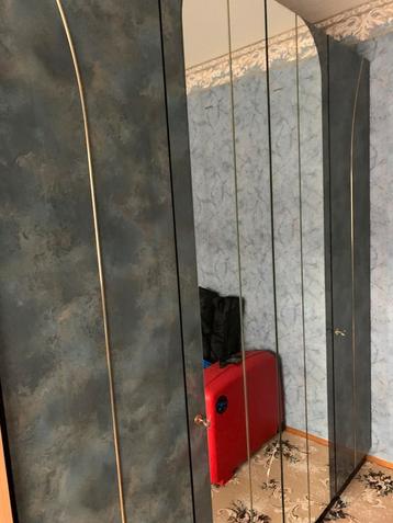 Gratis grote kleding kast