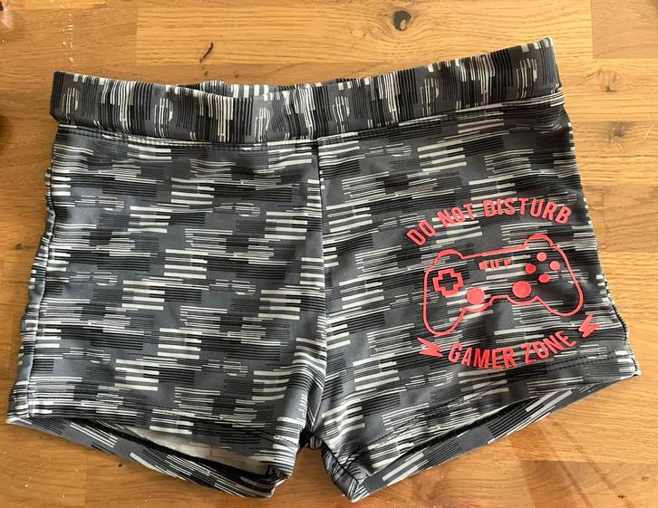 Zwembroek 128/134 met gane console, Kinderen en Baby's, Kinderkleding | Maat 128, Gebruikt, Jongen, Sport- of Zwemkleding, Ophalen of Verzenden