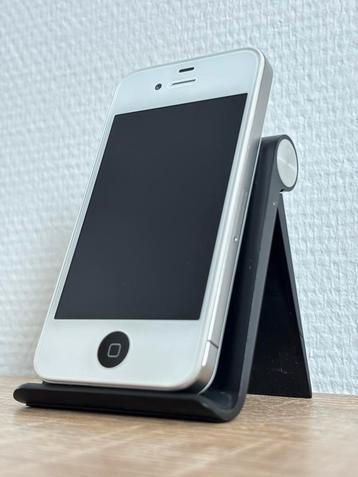 iPhone 4S (8GB) met origineel Apple kabel beschikbaar voor biedingen