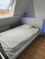 Bed with matress 140 by 200, Huis en Inrichting, Slaapkamer | Slaapbanken, Tweepersoons, Zo goed als nieuw, 200 cm, 140 cm