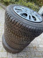 Winterbanden set 185/60 R15 met Hyundai wieldoppen, Auto-onderdelen, Banden en Velgen, Gebruikt, 15 inch, Banden en Velgen, Personenwagen