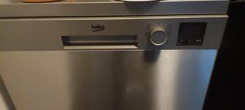 zilverkleurige Beko vrijstaande vaatwasser beschikbaar voor biedingen