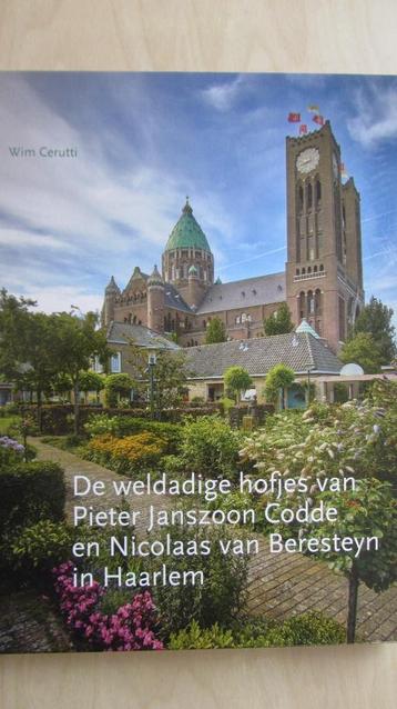 Haarlem , De weldadige hofjes Codde en Beresteyn beschikbaar voor biedingen