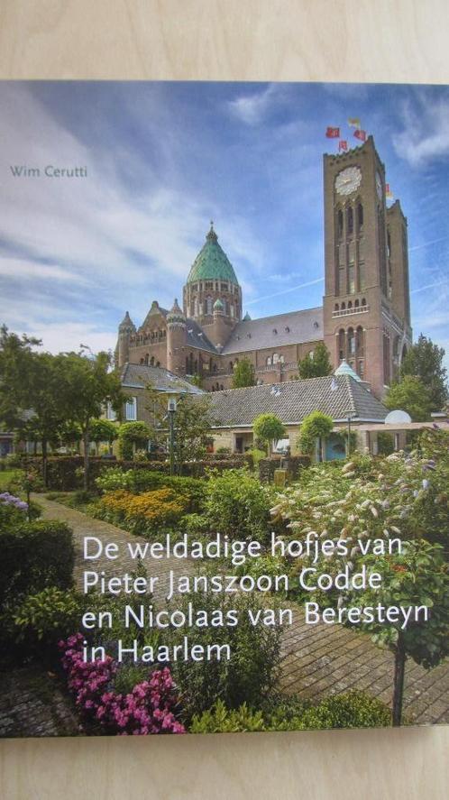 Haarlem , De weldadige hofjes Codde en Beresteyn, Boeken, Geschiedenis | Stad en Regio, Gelezen, 20e eeuw of later, Ophalen of Verzenden