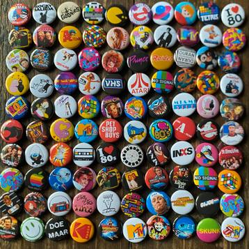 100x 25mm buttons met THEMA JAREN 80 GRATIS VERZENDING beschikbaar voor biedingen