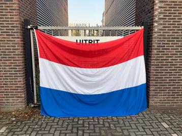 Nederlandse vlag 3.00x2.00 goede staat nauwelijks gebruikt!! beschikbaar voor biedingen