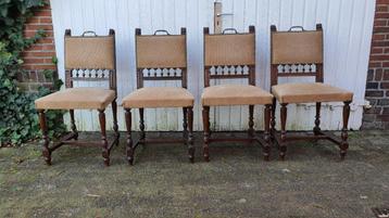 4 Antieke stoelen uit 1810 met Leeuwenkoppen in zeer goeden beschikbaar voor biedingen