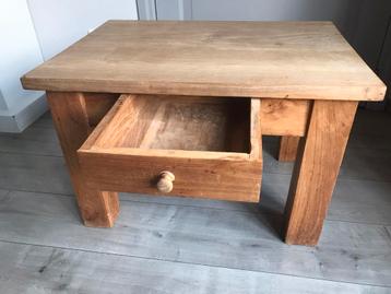 Massief teak houten tafeltje met laatje 70 x 50 x 45cm beschikbaar voor biedingen