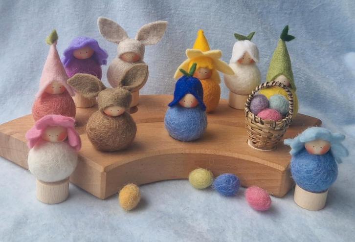 Vrije School pasen jaarring popje Seizoenstafel vilt steker, Hobby en Vrije tijd, Vilt, Nieuw, Figuurtje(s), Wolvilt, Verzenden