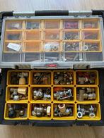 keter gereedschapskist met cv koppelingen etc, Doe-het-zelf en Verbouw, Ophalen, Zo goed als nieuw