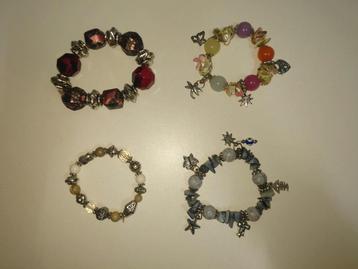 4 verschillende armbanden armband  beschikbaar voor biedingen