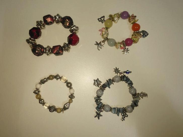 4 verschillende armbanden armband, Sieraden, Tassen en Uiterlijk, Armbanden, Zo goed als nieuw, Ophalen of Verzenden