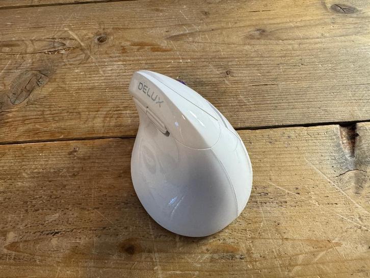 Delux M618 Mini – Ergonomische Verticale Draadloze Muis, Computers en Software, Muizen, Zo goed als nieuw, Muis, Rechtshandig