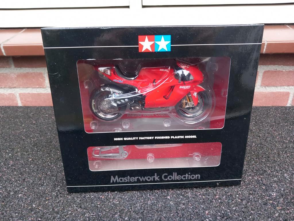 ≥ Ducati Desmosedici GP04 #65 Loris Capirossi 2004 MotoGP