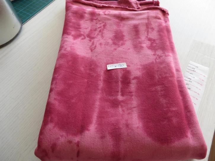 Sweatstof batik, Hobby en Vrije tijd, Stoffen en Lappen, Nieuw, Katoen, 120 cm of meer, 30 tot 200 cm, Rood, Ophalen of Verzenden