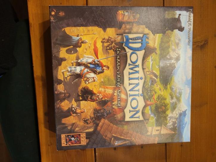 Dominion Bordspel - In Naam van de Koning!, Hobby en Vrije tijd, Gezelschapsspellen | Bordspellen, Zo goed als nieuw, Een of twee spelers