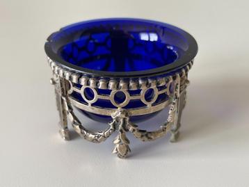Zilver rond zoutvaatje met kobalt blauw glas beschikbaar voor biedingen