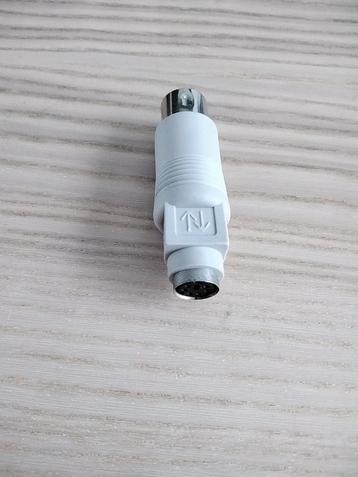 Adapter DIN toetsenbord naar ps/2 toetsenbord  beschikbaar voor biedingen